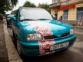 В Івано-Франківську поширюється мода на патріотичні авто