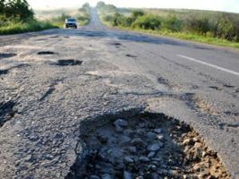 Кабмин выделил средства на ремонт дорог в Закарпатье и Прикарпатье