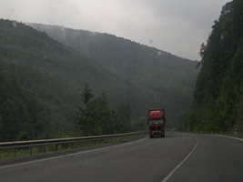 Порошенко рассказал, сколько средств выделено на ремонт дорог в Карпатах