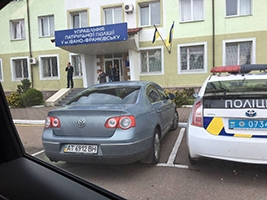 Головний патрульний Франківська їздить на автомобілі з «лівими» номерними знаками