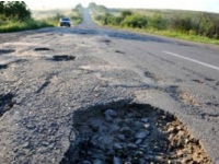 Кабмин выделил средства на ремонт дорог в Закарпатье и Прикарпатье