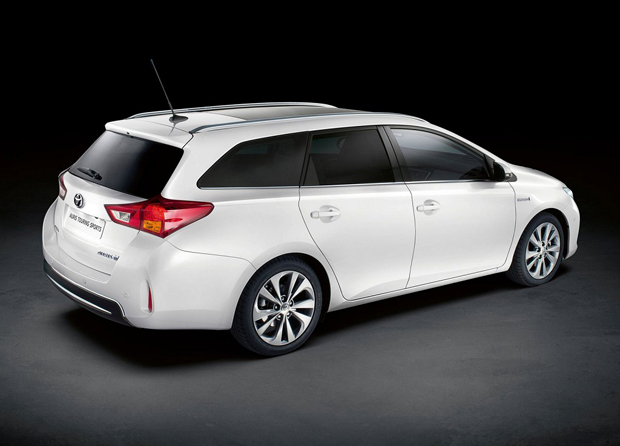 Универсал Toyota Auris Touring Sports